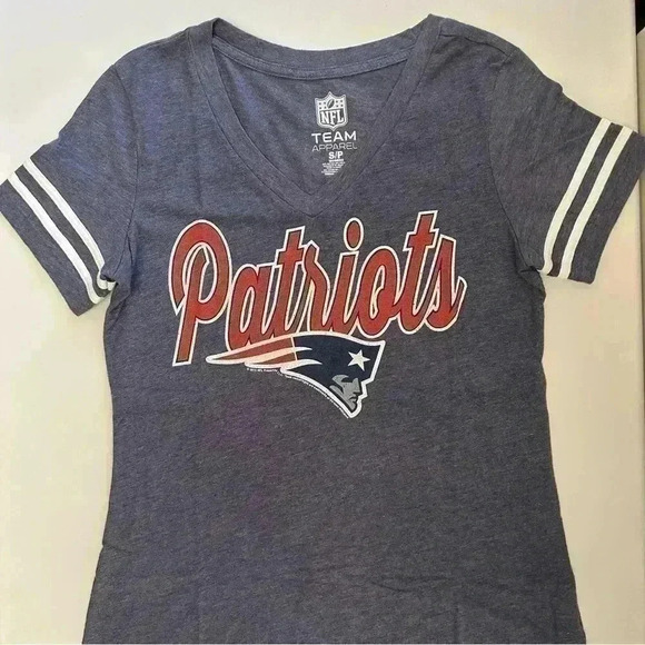 NFL New  England Patriots T-Shirt Short Sleeve V Neck Blue Red Small - Picture 16 of 16
